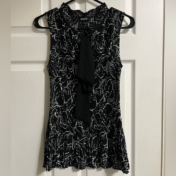Dkny Tops - DKNY Monochrome Floral Women's Blouse